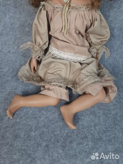 Кукла фарфоровая