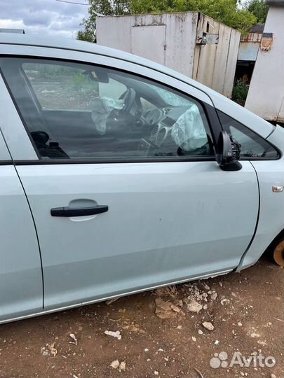 Передняя правая дверь Opel Corsa D