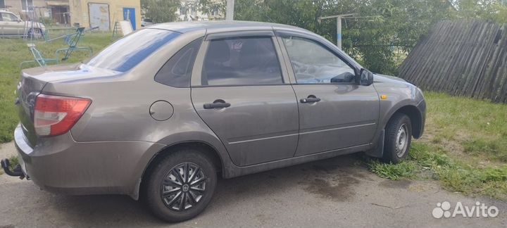 LADA Granta 1.6 МТ, 2015, 130 000 км