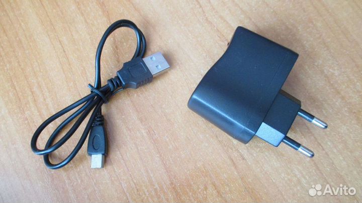 Адаптер в розетку + USB-кабель