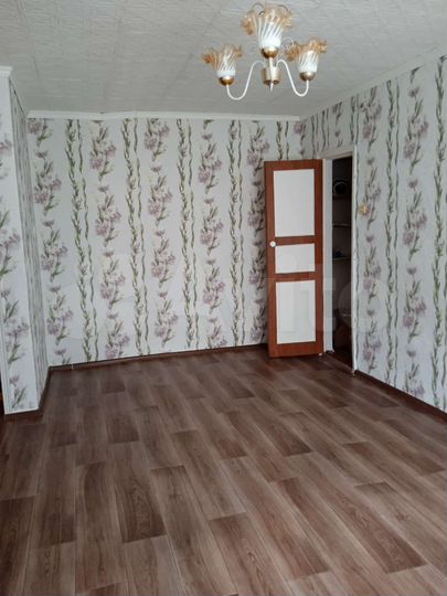 2-к. квартира, 43 м², 1/3 эт.