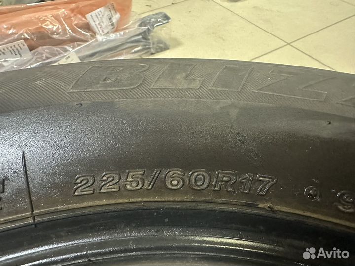 Bridgestone Blizzak Revo GZ 225/60 R17 99S