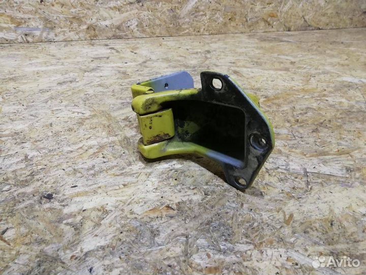 Петля двери задней левой Renault Master 2 рест