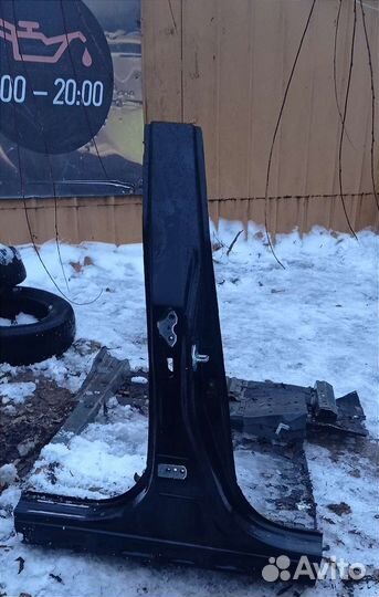 Центральная стойка кузова Toyota RAV4 CA40