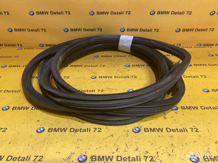 Уплотнитель двери задний правый Mercedes Viano