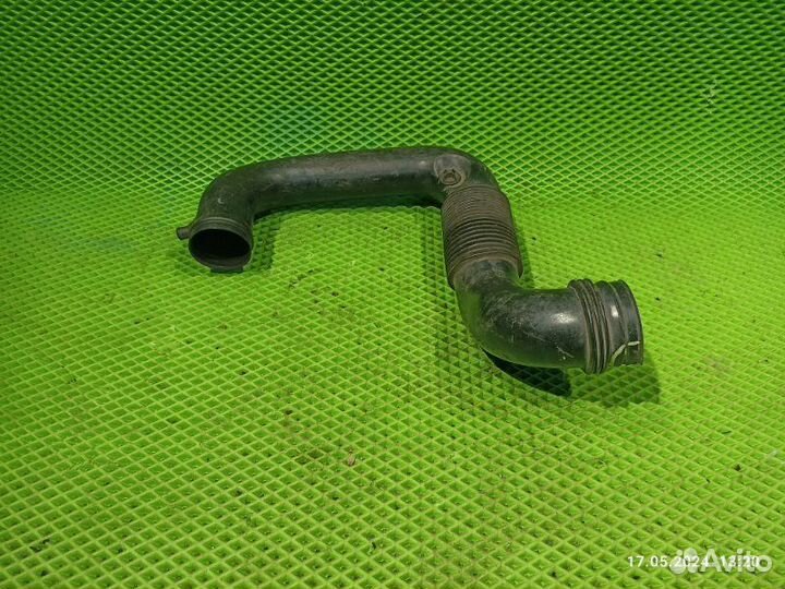Патрубок воздушного фильтра Volvo V70 B5244T3 2002