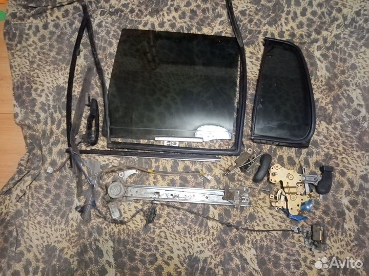 Двери боковые стекло Тоyota-raum подъемник т.д