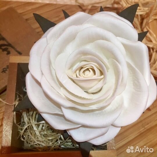 Броши из замши