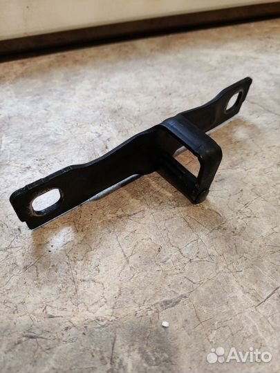 Ответная часть замка багажника oktavia a7fl