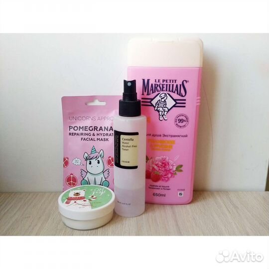 Пакетом остатки косметики+новая маска для лица