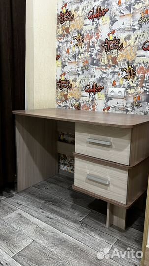 Стол письменный