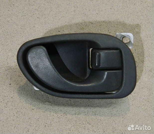 Ручка двери передней правой внутр. Mitsubishi Gala