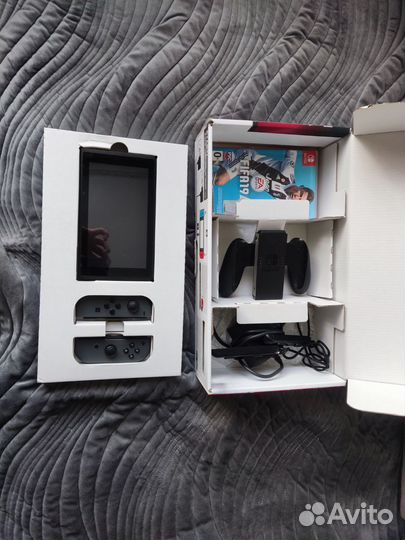 Nintendo switch с игрой (торг)