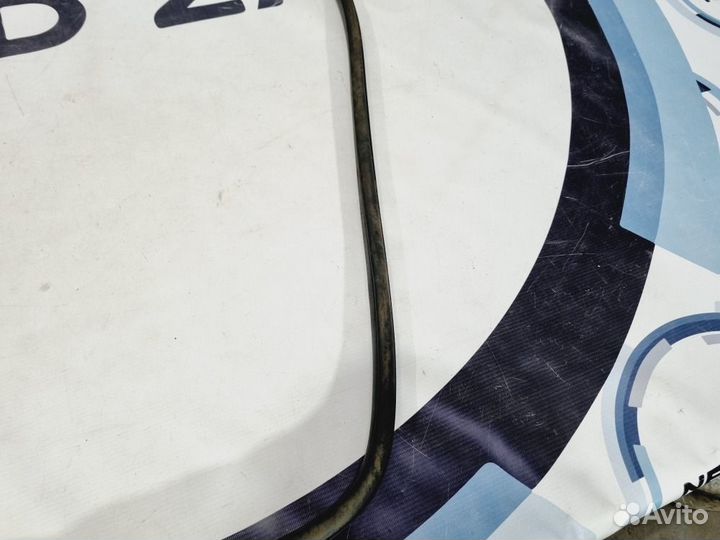 Уплотнитель двери передний левый Suzuki Vitara P90