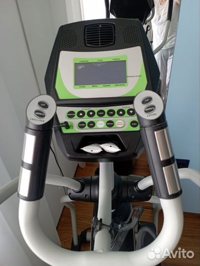 Эллиптический тренажер Spirit XE569E