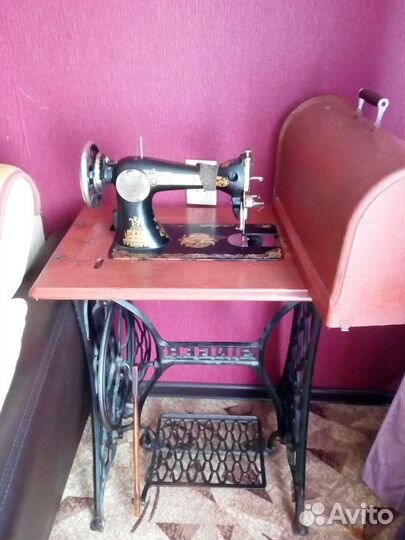 Швейная машина Singer
