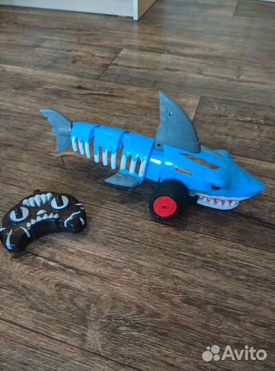 Акула hot wheels на пульте