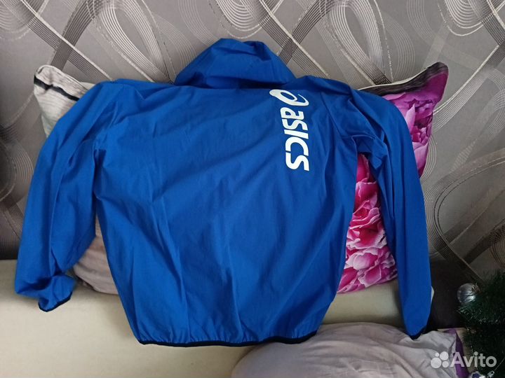 Ветровка как муж. так и женская