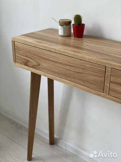 Консольный стол из массива дуба