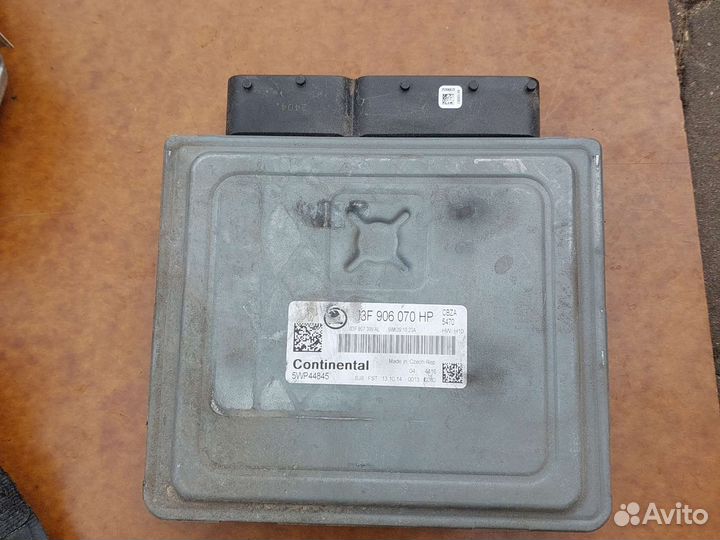 Блок управления двигателем 03f906070hp Skoda Fabia