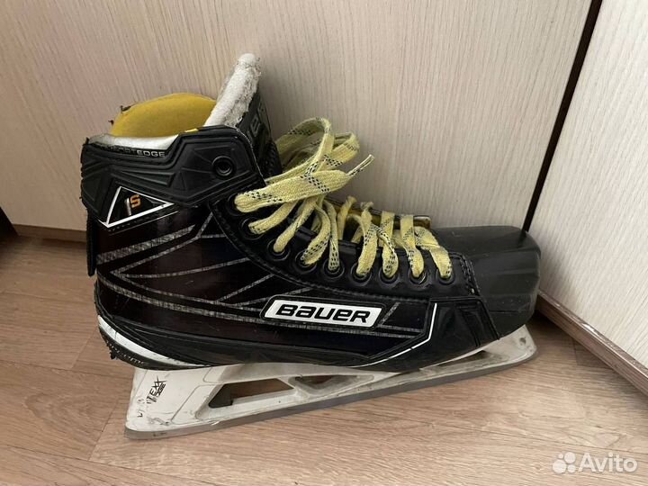 Вратарские хоккейные коньки bauer