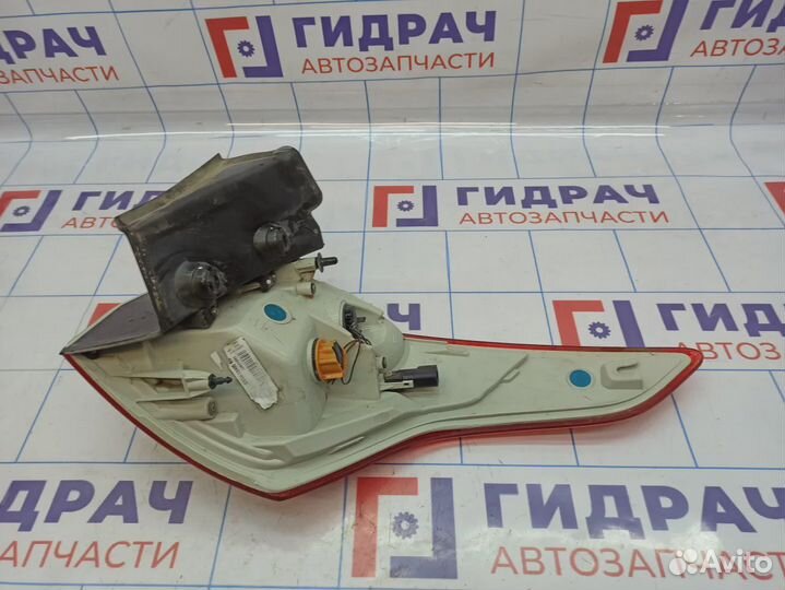Фонарь задний наружный левый Ford Kuga (CBS) 2039549. Дефект