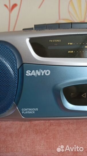 Кассетный магнитофон sanyo