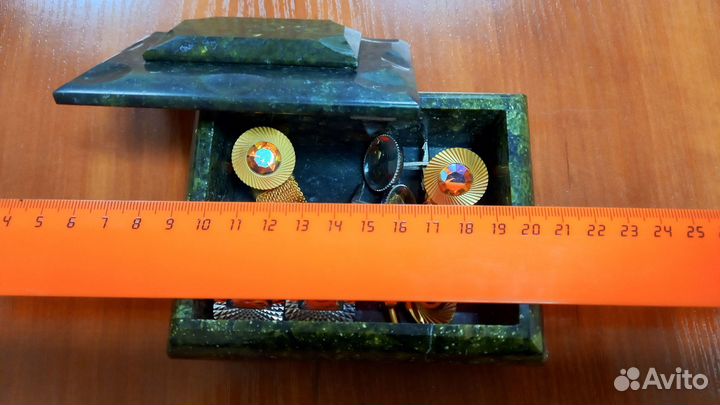 Малахитовая шкатулка, ларец