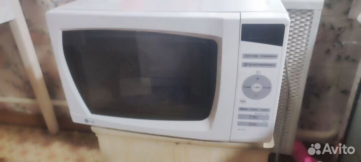 Микроволновая печь с грилем LG MB-4047K