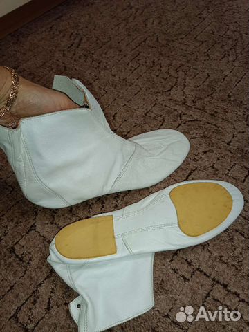 Кожаные белые чешки-сапожки