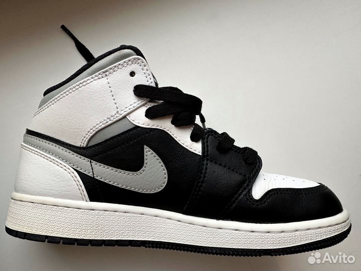 Кроссовки Nike Air Jordan 1 Mid GS оригинал