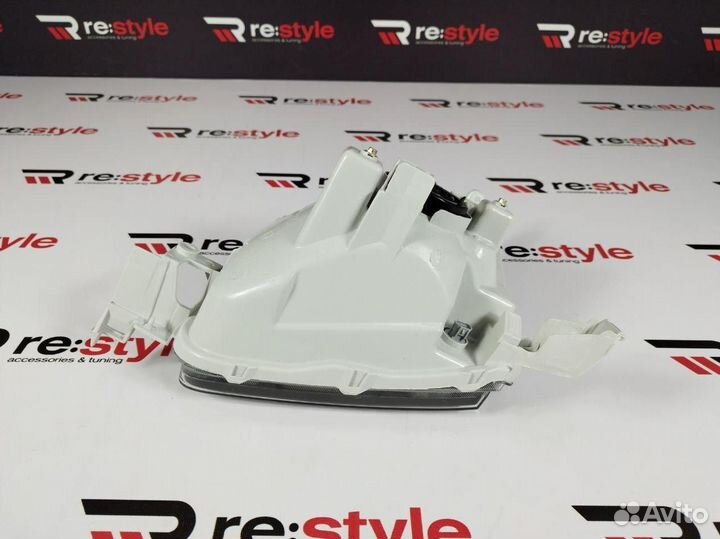 Фара Toyota Lite Ace Noah 96-98 Правая U2316