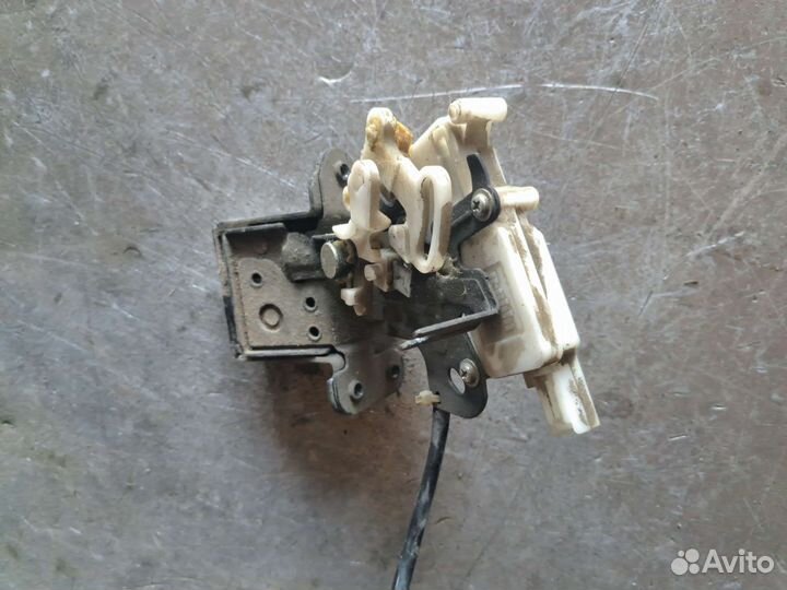 Замок крышки багажника Mazda 3