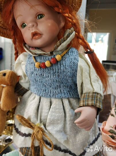 Коллекционная фарфоровая кукла
