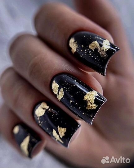 Требуется модель маникюр