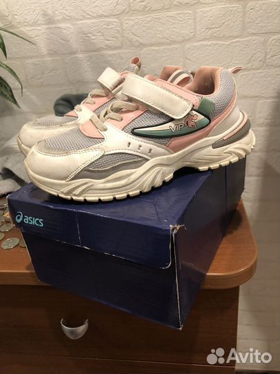 Кроссовки для девочки