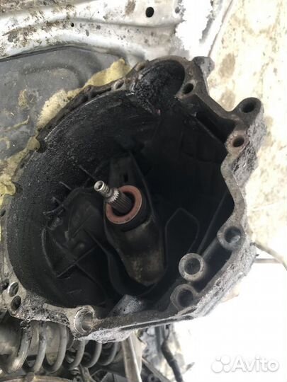 МКПП (механическая коробка переключения передач) V