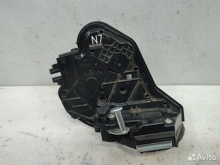 Замок двери задний левый Toyota Camry XV70 2017