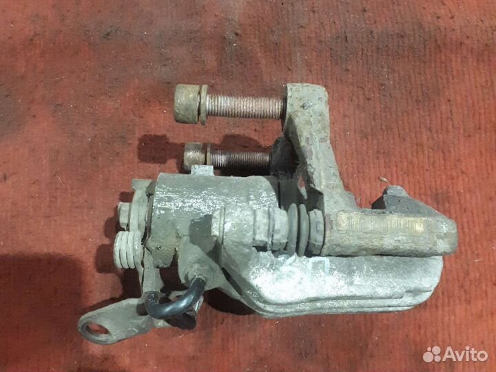 Задний правый суппорт фольксваген гольф 6