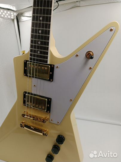 Электрогитара под Gibson Explorer