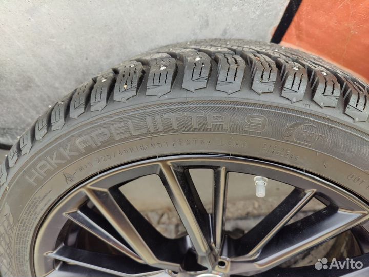 R18 Nokian Tyres Hakkapeliitta 9 225/45, PCD 5x112 DIA 66.6
