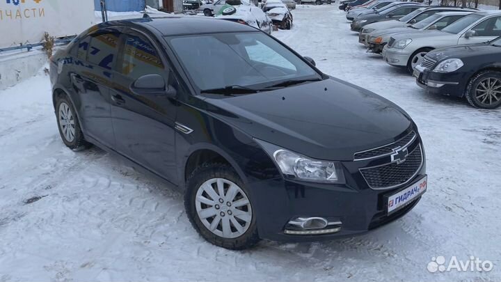 Блок предохранителей Chevrolet Cruze (J300) 132227