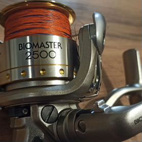 Катушка рыболовная новая shimano biomaster 2500