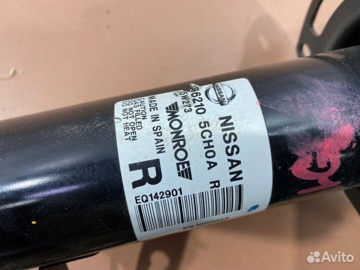 Амортизатор задний правый Infiniti Q60 CV37