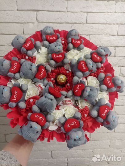 Подарок для девушки, букет с игрушками и конфетами