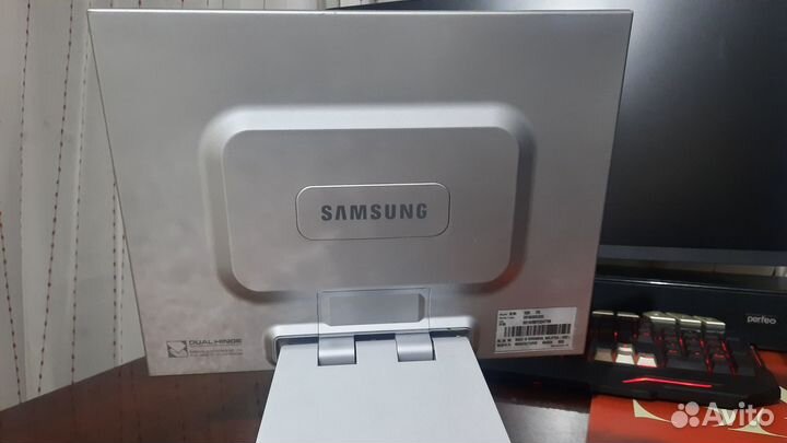 Монитор Samsung SyncMaster 152X
