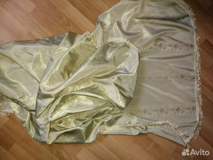 Скатерть из парчи шириной 1м, длиной 2,8м