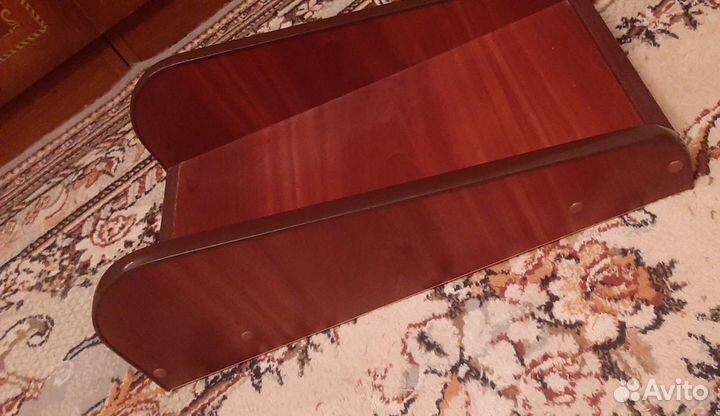 Две подставки на колесах