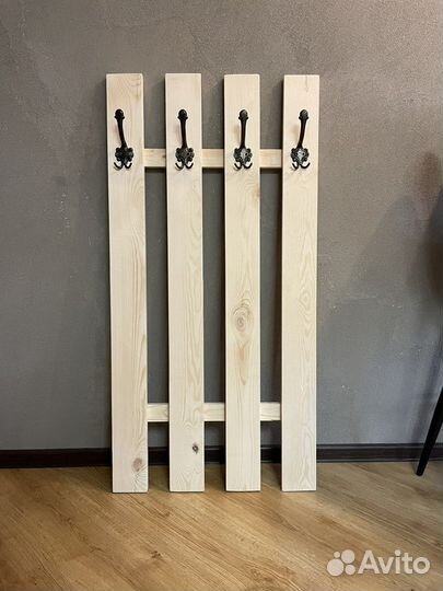 Вешалка для одежды настенная