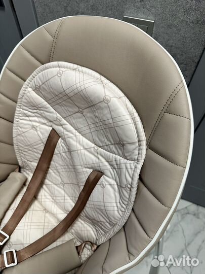 Стульчик для кормления Happy Baby Berny V2 бежевый